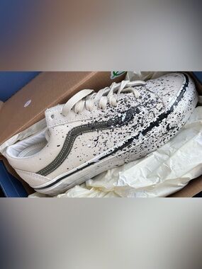 Vans Cream Canvas Low-Top Sneakers with Olive Stripe and Black Paint Splatter